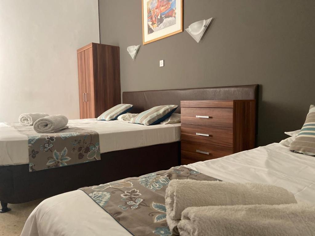 Sunstone Boutique Guest House Buġibba Extérieur photo