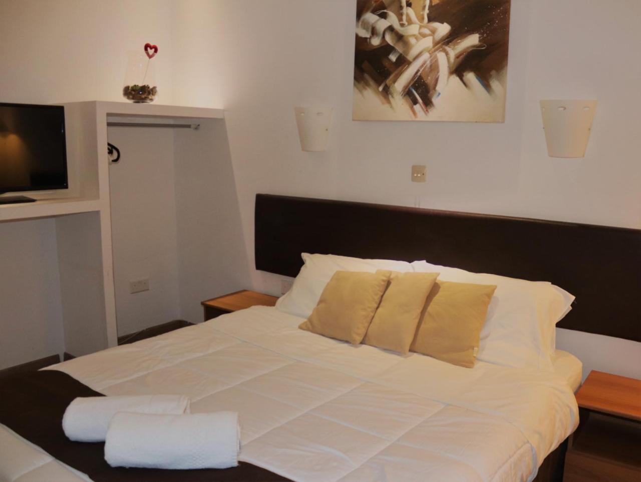 Sunstone Boutique Guest House Buġibba Extérieur photo