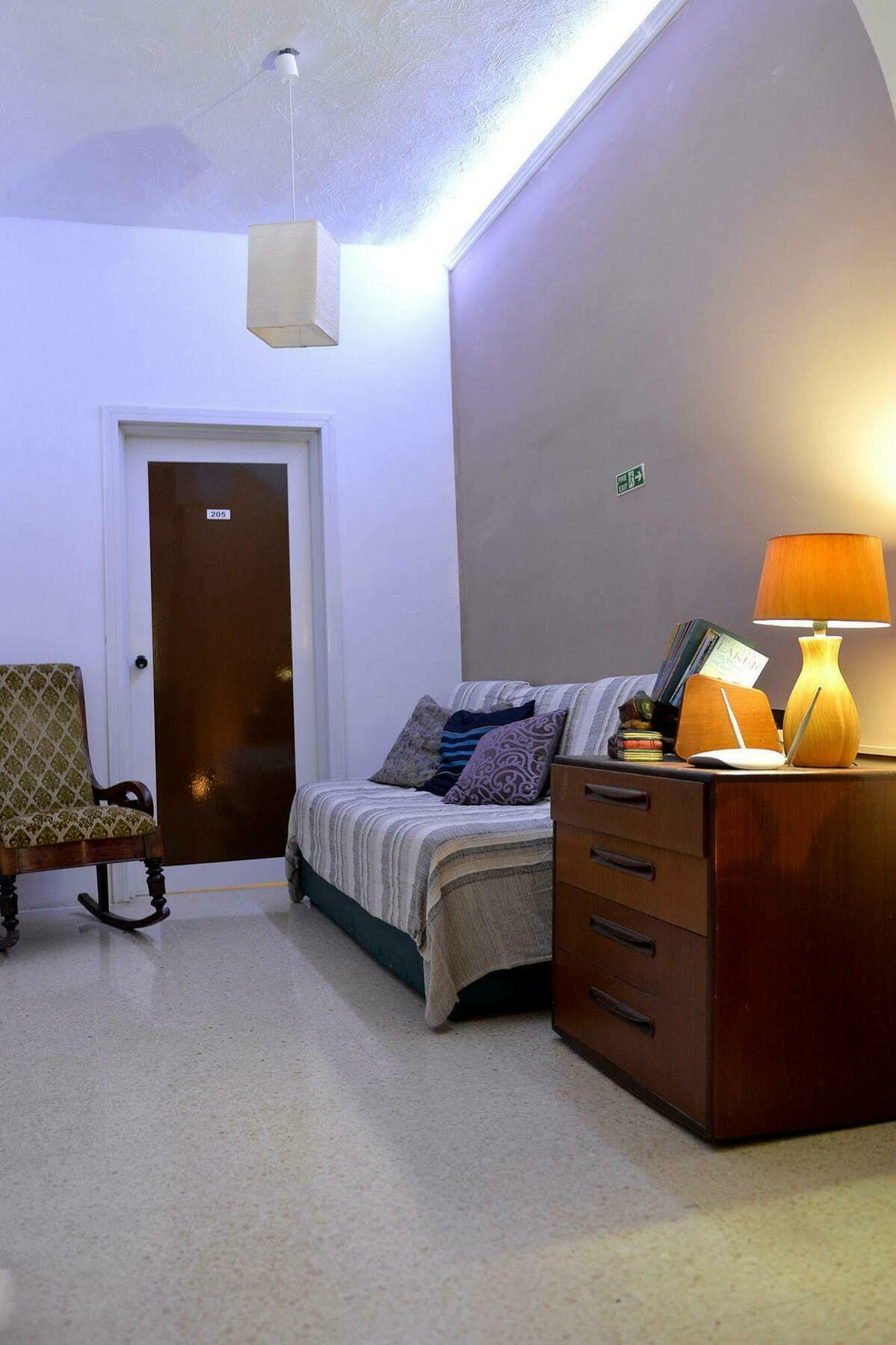Sunstone Boutique Guest House Buġibba Extérieur photo