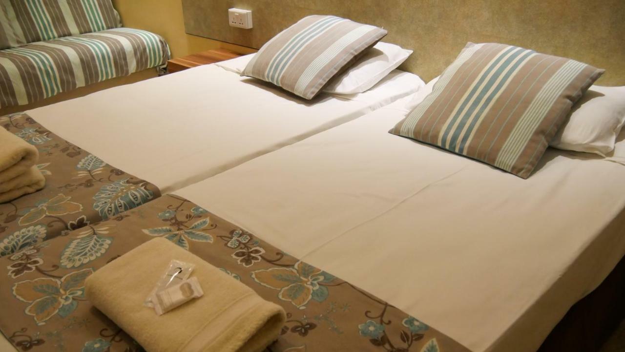 Sunstone Boutique Guest House Buġibba Extérieur photo